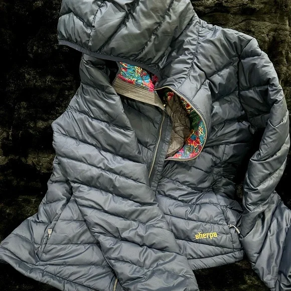 Sherpa Women's Navy Puffer Jacket with Floral Lining - Picture 1 of 6